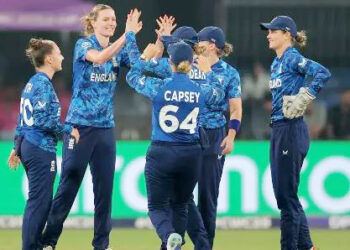 இந்திய அணியை வீழ்த்தி அரையிறுதியில் இங்கிலாந்து!