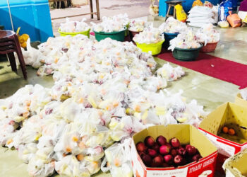 கந்தசஷடி விரதத்தை முன்னிட்டு அடியவர்களுக்கு பழப் பொதிகள்