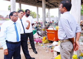 அரியாலையில் குப்பைகள் தரம் பிரிக்கும் நிலையத்தை பார்வையிட்ட ஆளுநர்!