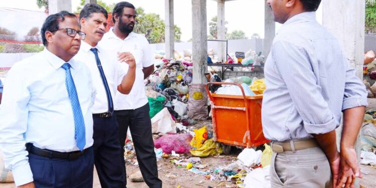 அரியாலையில் குப்பைகள் தரம் பிரிக்கும் நிலையத்தை பார்வையிட்ட ஆளுநர்!