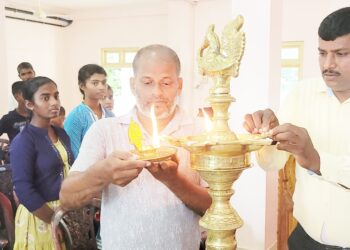 நினனவுப் பரிசாக கற்றல் உபகரணங்கள்!