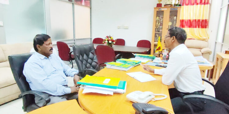 வடக்கு மாகாண உள்ளூராட்சி அமைச்சின் செயலாளருடன் ரவிகரன் எம்.பி.சந்திப்பு!