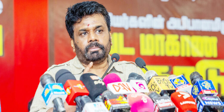 நாட்டில் மக்களால் தெரிவு செய்யப்பட்ட அரசாங்கத்திற்கு நிகராக கறுப்பு அரசாங்கம் ஒன்று இயங்குகிறது