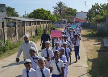 சிறுவர் தினத்தை முன்னிட்டு விழிப்புணர்வு ஊர்வலம்!