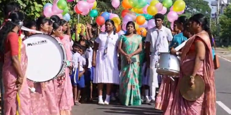 ஆசிரியர்களின் வினோதச் செயல்!