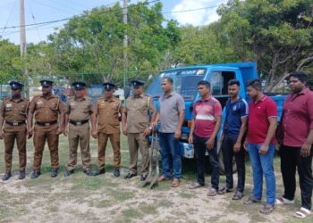 யாழில் பொலிஸாரால் கைப்பற்றப்பட்ட கன்டர்!