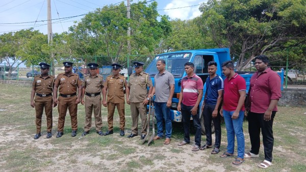 யாழில் பொலிஸாரால் கைப்பற்றப்பட்ட கன்டர்!