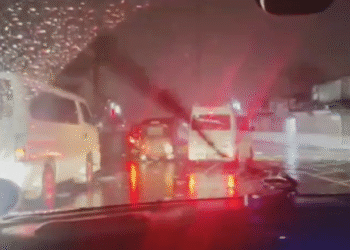 வெள்ளத்தில் மூழ்கிய கொழும்பு!