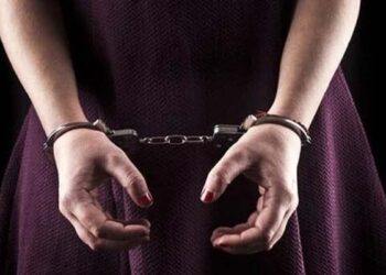 கைக்குட்டை விற்பனை : 5 பெண்கள் திருட்டு!