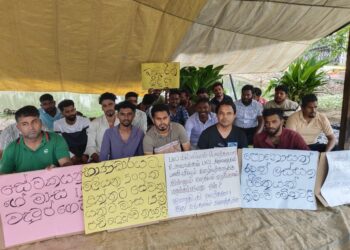 சம்பளம் வழங்கப்படவில்லை : 14ஆவது நாளாக தொடரும் போராட்டம்