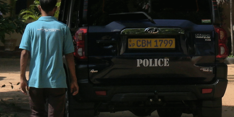 தேர்தல் திணைக்கள அலுவலக விடுதியில் தூக்கில் தொங்கிய உத்தியோகத்தர்!