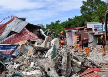 பிலிப்பைன்ஸில் 3 சக்திவாய்ந்த நிலநடுக்கங்கள்