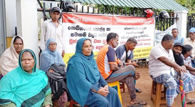 கொட்டு மழை : விவசாயிகள் போராட்டம்!