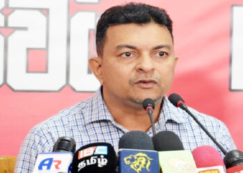 பெக்கோ சமனின் தொலைபேசியில் நாமல் சேர், மகே சேர் ராஜபக்ஷ என்ற பெயர்கள் பதியப்பட்டுள்ளன