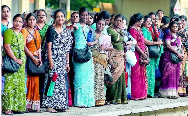 நாட்டின் சனத்தொகையில் 51.7 வீதம் பெண்களே!