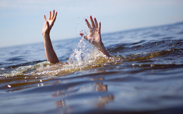 கடலில் மூழ்கி ஒருவர் உயிரிழப்பு!