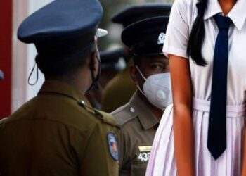 மாடியில் இருந்து குதித்த மாணவி!