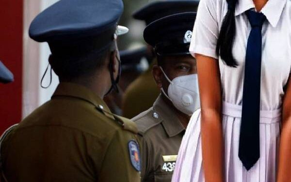 மாடியில் இருந்து குதித்த மாணவி!