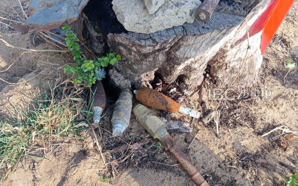 வெடிக்காத நிலையில் மீட்கப்படும் குண்டுகள்