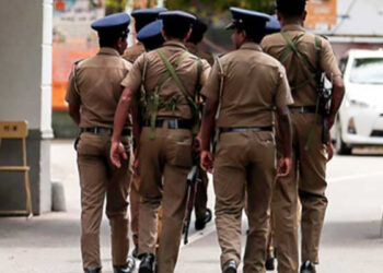 பணியாளர்களைத் தாக்கிய பொலிஸார்!