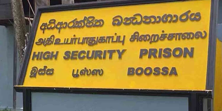 பூஸ்ஸ சிறையில் கைப்பேசிகள் மீட்பு!