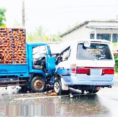 ஹயஸ் – லொறி மோதி விபத்து!