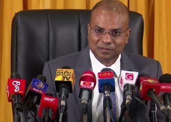 அரசாங்க திணைக்களங்கள் சிலவற்றில் சேவையைப் பெற மக்கள் மேலதிக பணம் வழங்க வேண்டும்!