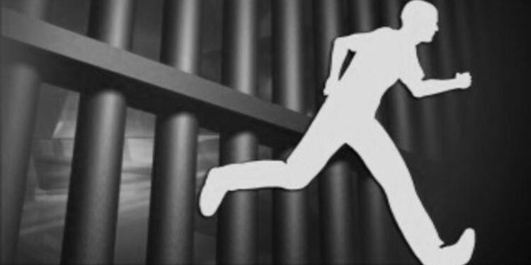 சிறைச்சாலை கைதிகள் இருவர் தப்பியோட்டம்