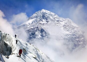 எவரெஸ்ட் பனிப்புயலில் ஒருவர் பலி!