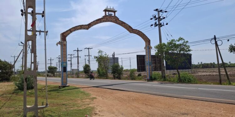 யாழில் உடைக்கப்பட்ட ‘அணையா விளக்கு’