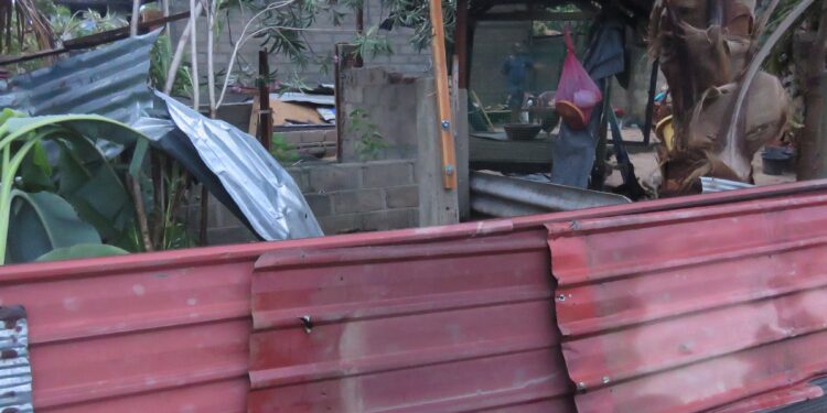 மினி சூறாவளியினால் 68 வீடுகளின் கூரைகள் சேதம்!