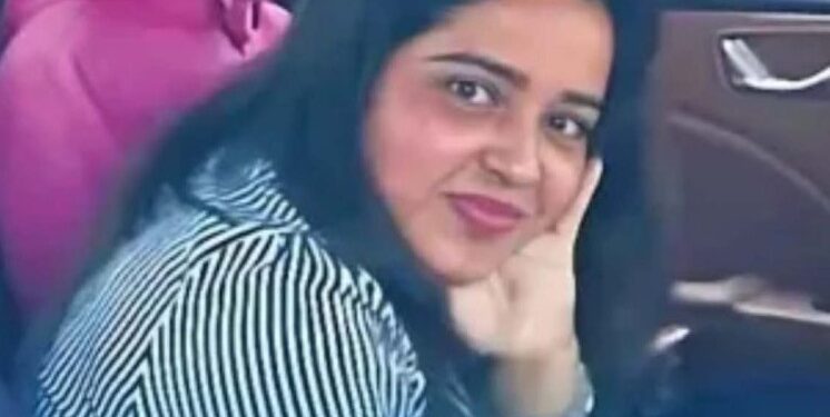 சிக்கியது இஷாராவின் தொலைபேசி!