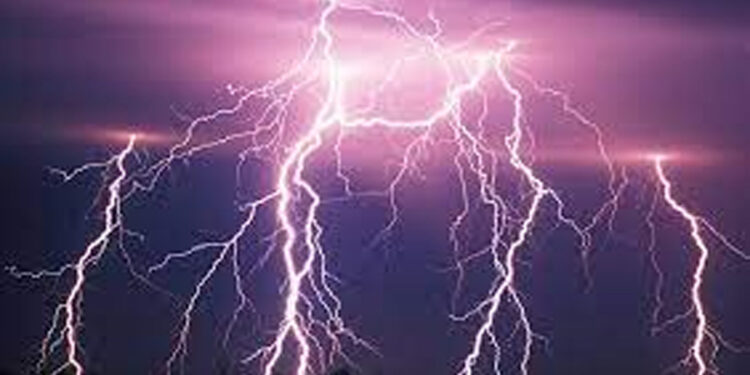 மின்னல் தாக்கி ஒருவர் உயிரிழப்பு!