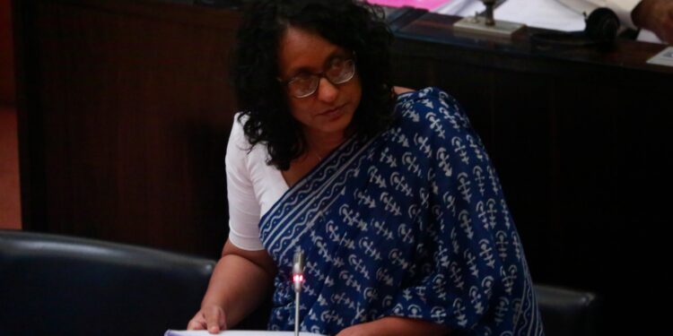 போலியான விடயங்களை சமூகமயப்படுத்த வேண்டாம் : பிரதமர்