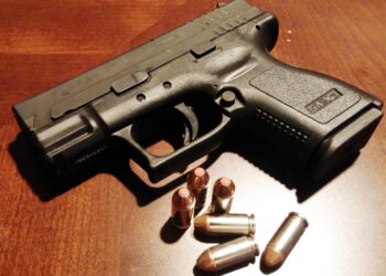 யாழில் இயங்கும் சட்டவிரோத குழுக்களிடம் கைத்துப்பாக்கி