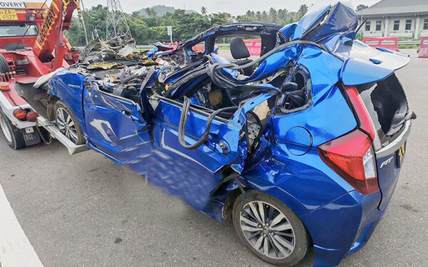 நெடுஞ்சாலையில் விபத்து : ஒருவர் மரணம், இருவர் படுகாயம்