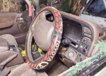 மின்னலால் வான், வீடு சேதம்!