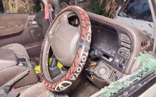 மின்னலால் வான், வீடு சேதம்!