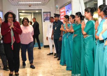 இலங்கை திரும்பிய பிரதமர்!