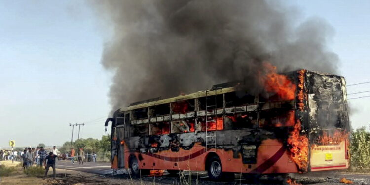 இந்தியாவில் தீ விபத்து : 20 பேர் பலி