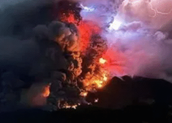 இந்தோனேஷியாவில் எரிமலை வெடிப்பு!