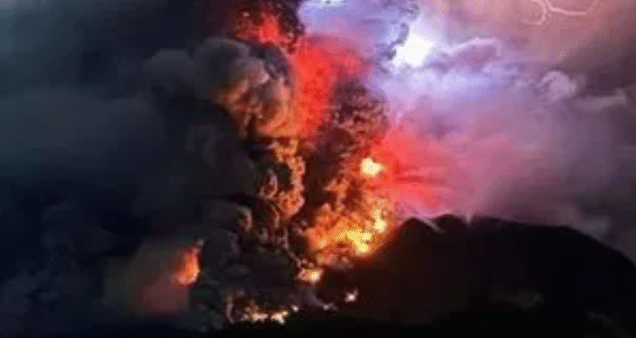 இந்தோனேஷியாவில் எரிமலை வெடிப்பு!