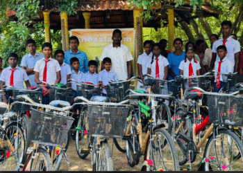 மாணவர்களுக்கு துவிச்சக்கரவண்டி!