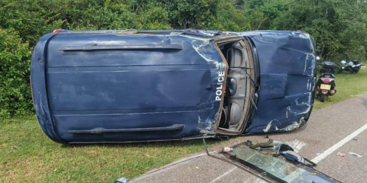 முல்லைத்தீவில் பொலிஸ் ஜீப்  விபத்து!