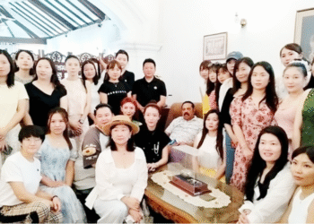 மகிந்தவை சீன வர்த்தகர்கள் குழு சந்தித்து பேச்சுவார்த்தை!