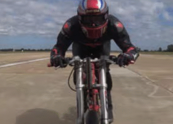 முன்னைய உலக சாதனையை பிரிட்டன் வீரர் நீல் முறியடிப்பு!