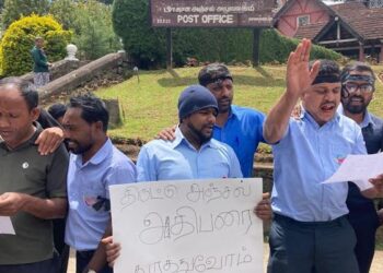 அஞ்சல் தினத்தில் கருப்புப்பட்டி அணிந்து போராட்டம்!