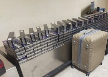 சிகரெட்டுகளுடன் இந்தியப் பிரஜை கைது!