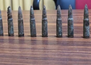 வீதியில் விழுந்து கிடந்த தோட்டாக்கள்!