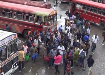 ஹட்டனில் நீண்ட வரிசையில் காத்திருக்கும் பயணிகள்!